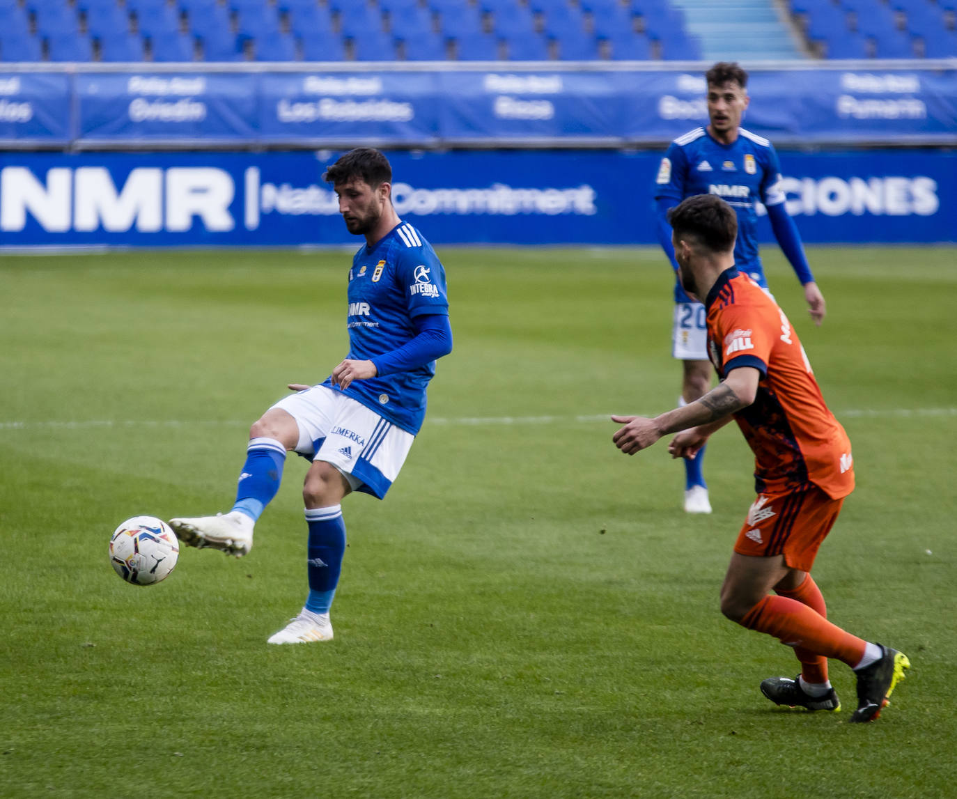 El conjunto berciano juega esta jornada en el Carlos Tartiere ante los carbayones.