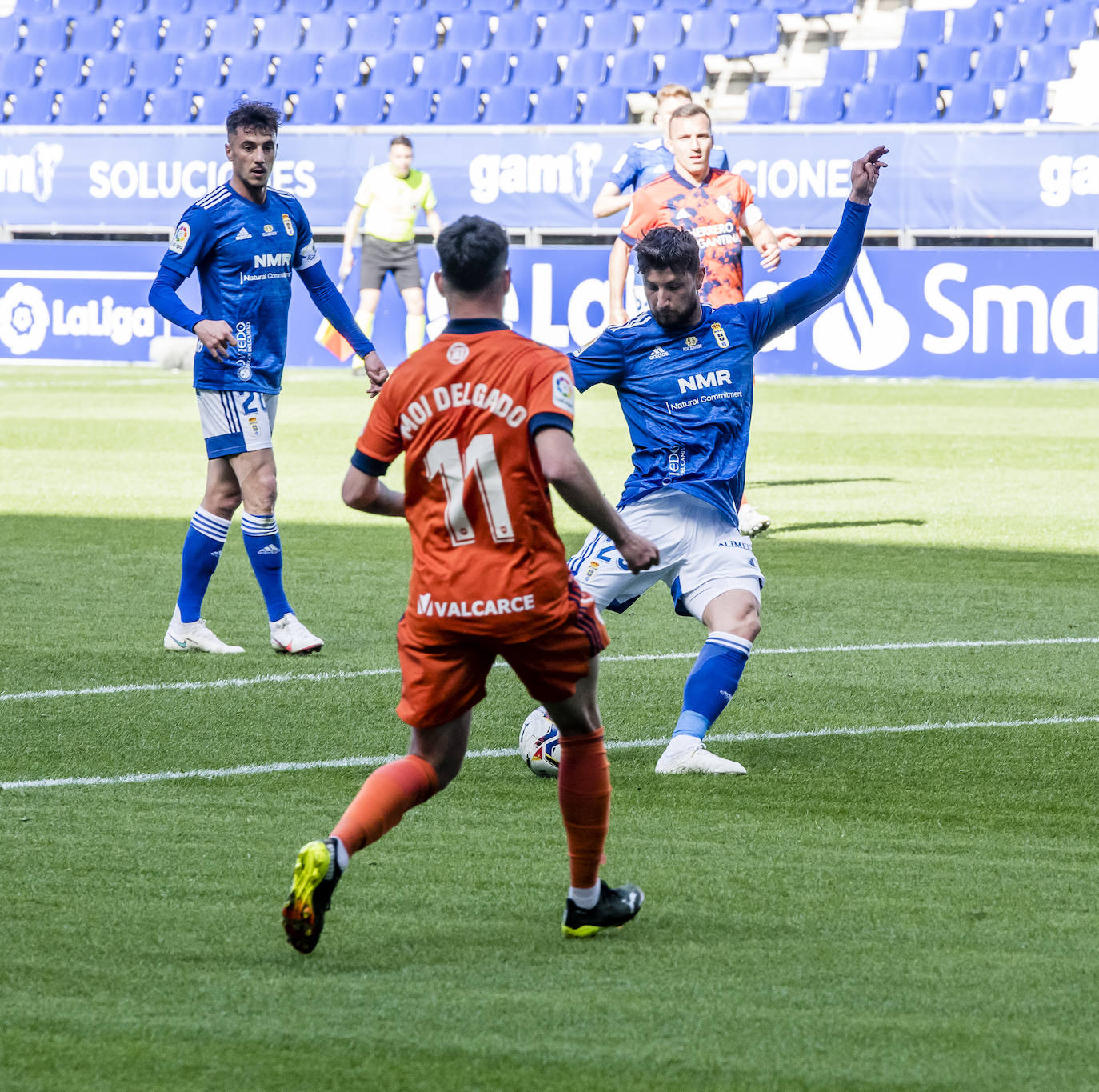 El conjunto berciano juega esta jornada en el Carlos Tartiere ante los carbayones.