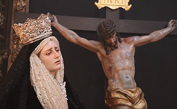 Galería. Dos de las tallas en la iglesia de San Martín.