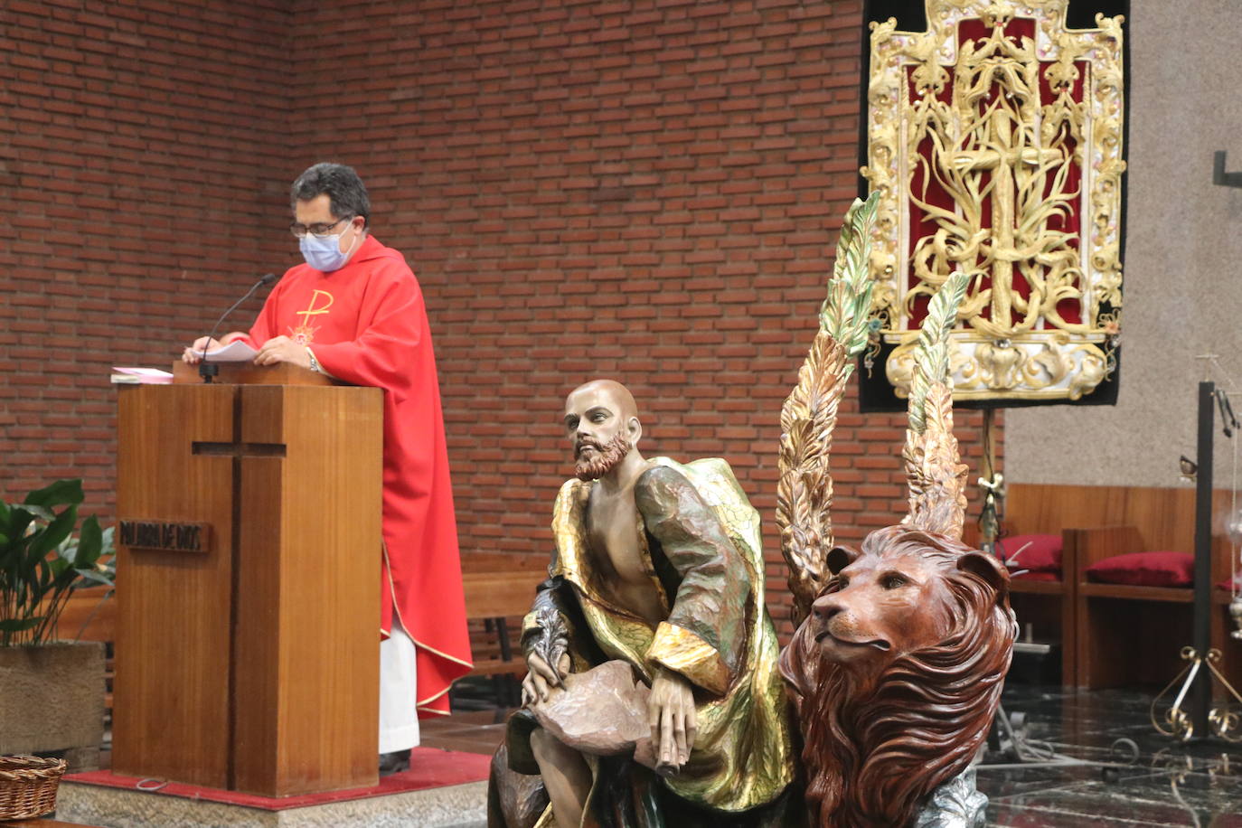 La cofradía organiza un acto en la parroquia para rememorar su Domingo de Ramos.