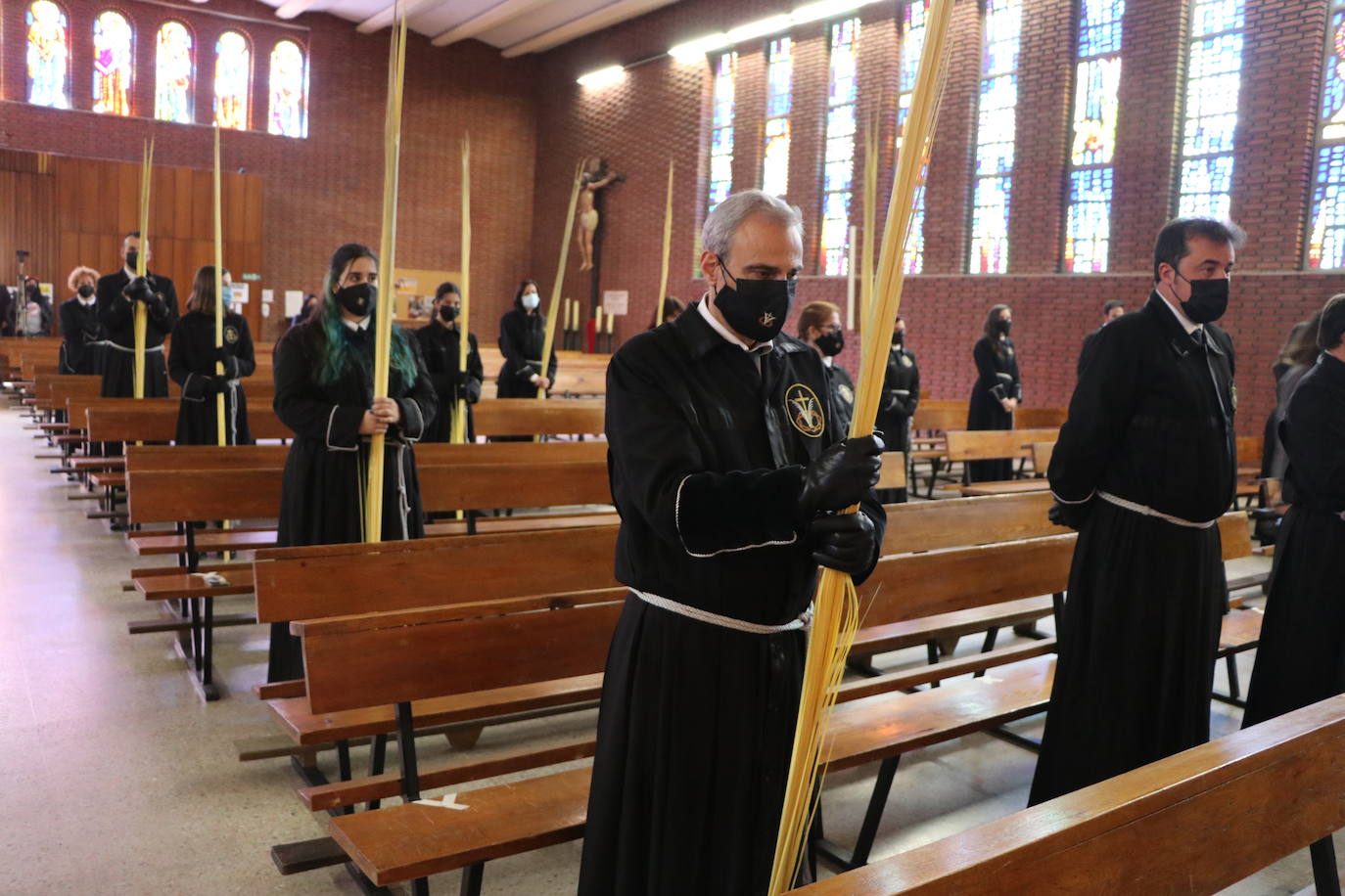 La cofradía organiza un acto en la parroquia para rememorar su Domingo de Ramos.