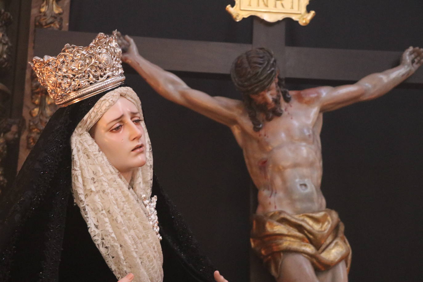 Sobrecogedora exposición de la cofradía en su sede canónica.