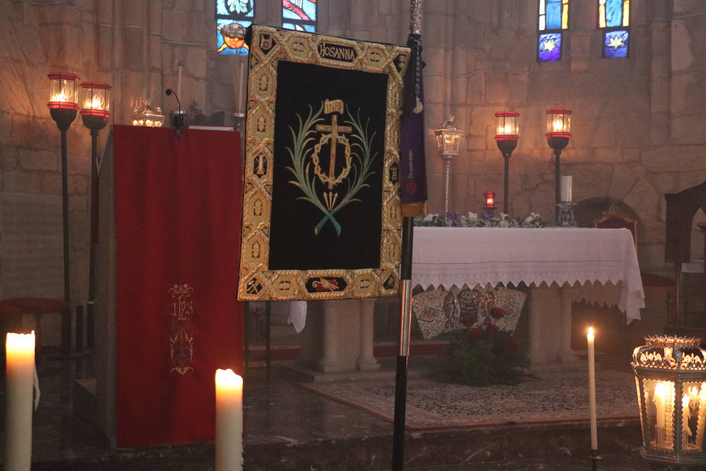 Sobrecogedora exposición de la cofradía en su sede canónica.