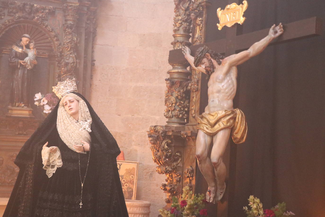 Sobrecogedora exposición de la cofradía en su sede canónica.