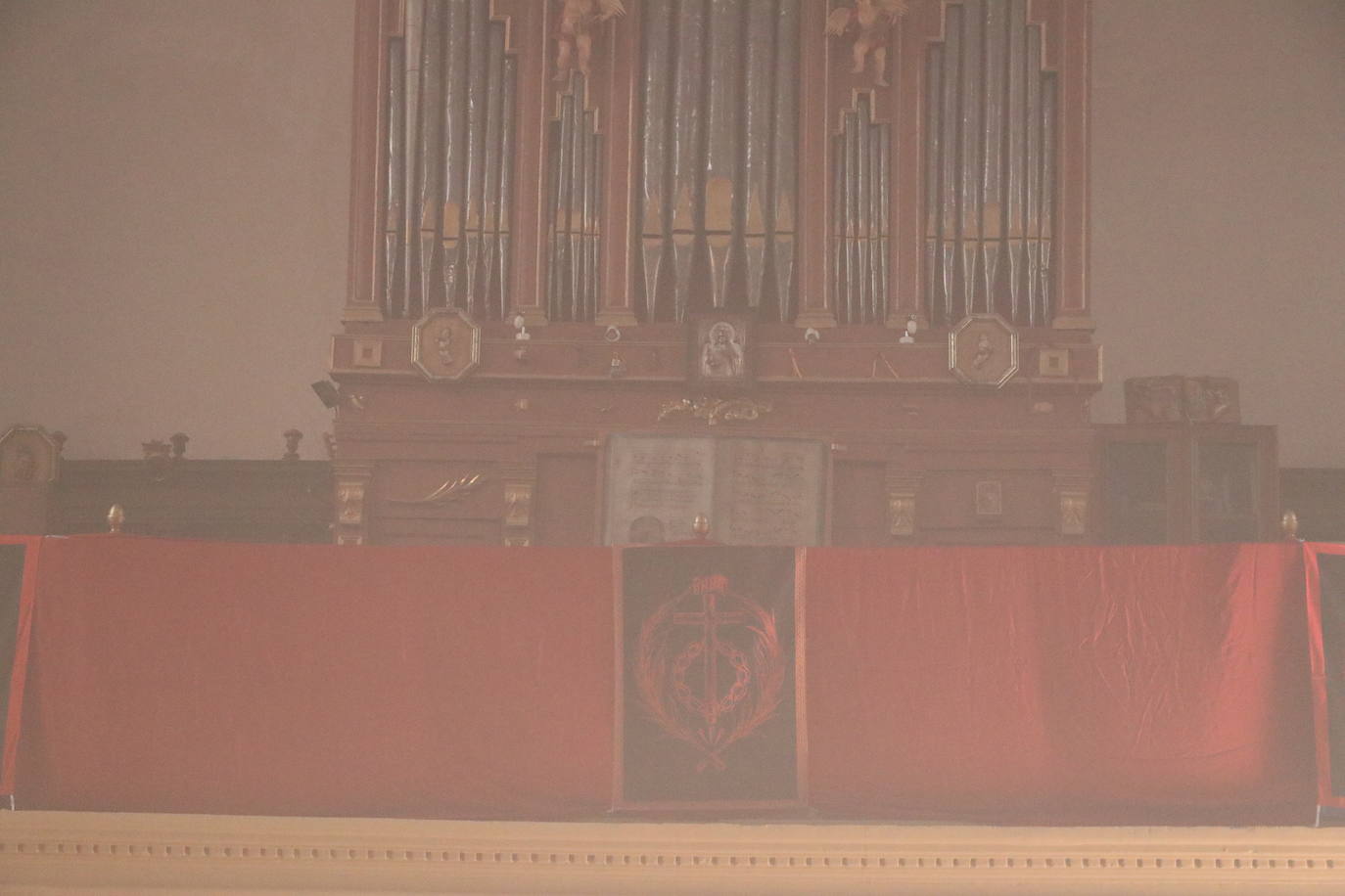 Sobrecogedora exposición de la cofradía en su sede canónica.