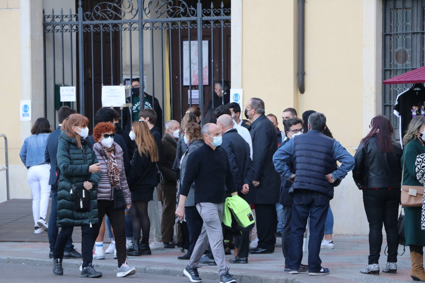 La capilla celebra de la mano de las tres centenarias de León un recuerdo a la procesión que debía salir a las calles este Lunes Santo.