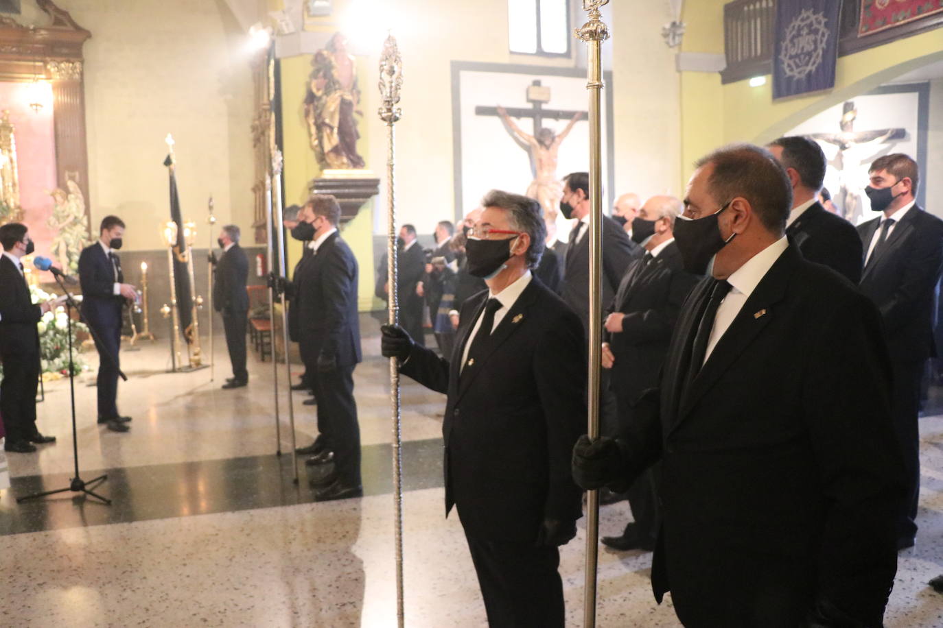 La capilla celebra de la mano de las tres centenarias de León un recuerdo a la procesión que debía salir a las calles este Lunes Santo.