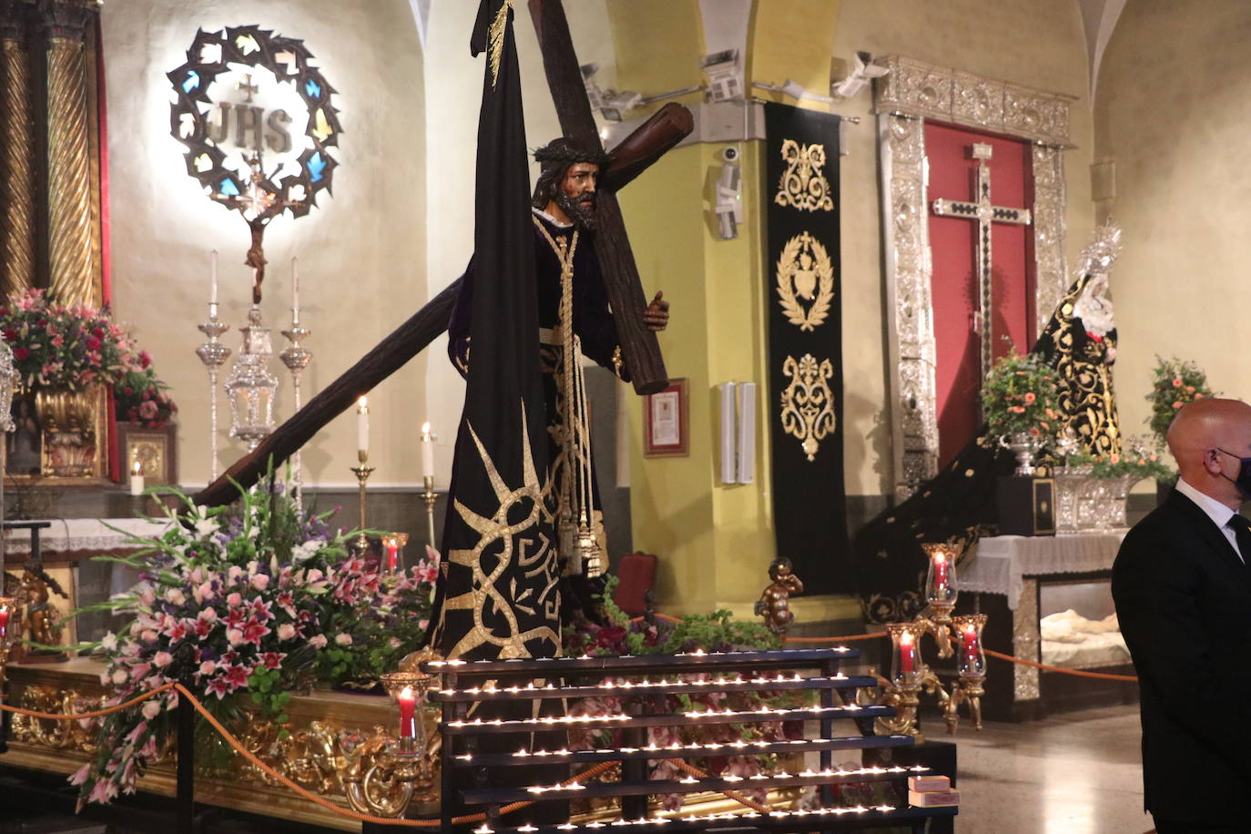 La capilla celebra de la mano de las tres centenarias de León un recuerdo a la procesión que debía salir a las calles este Lunes Santo.