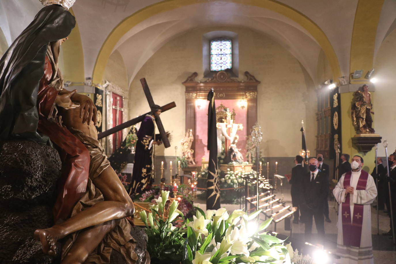 La capilla celebra de la mano de las tres centenarias de León un recuerdo a la procesión que debía salir a las calles este Lunes Santo.