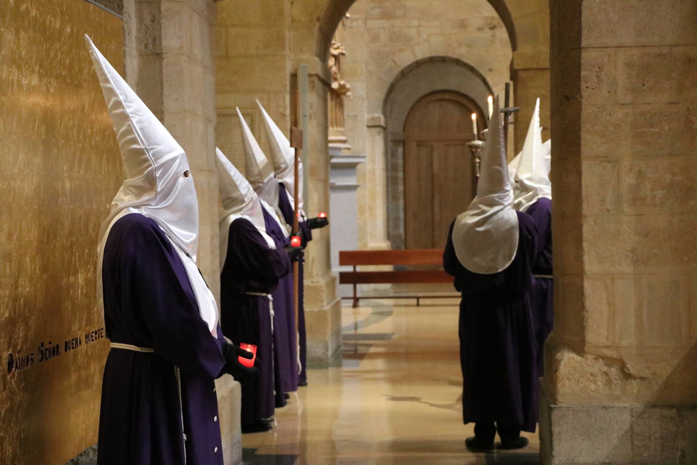 La iglesia acoge uno de los actos más tradicionales de la Semana Santa de León.