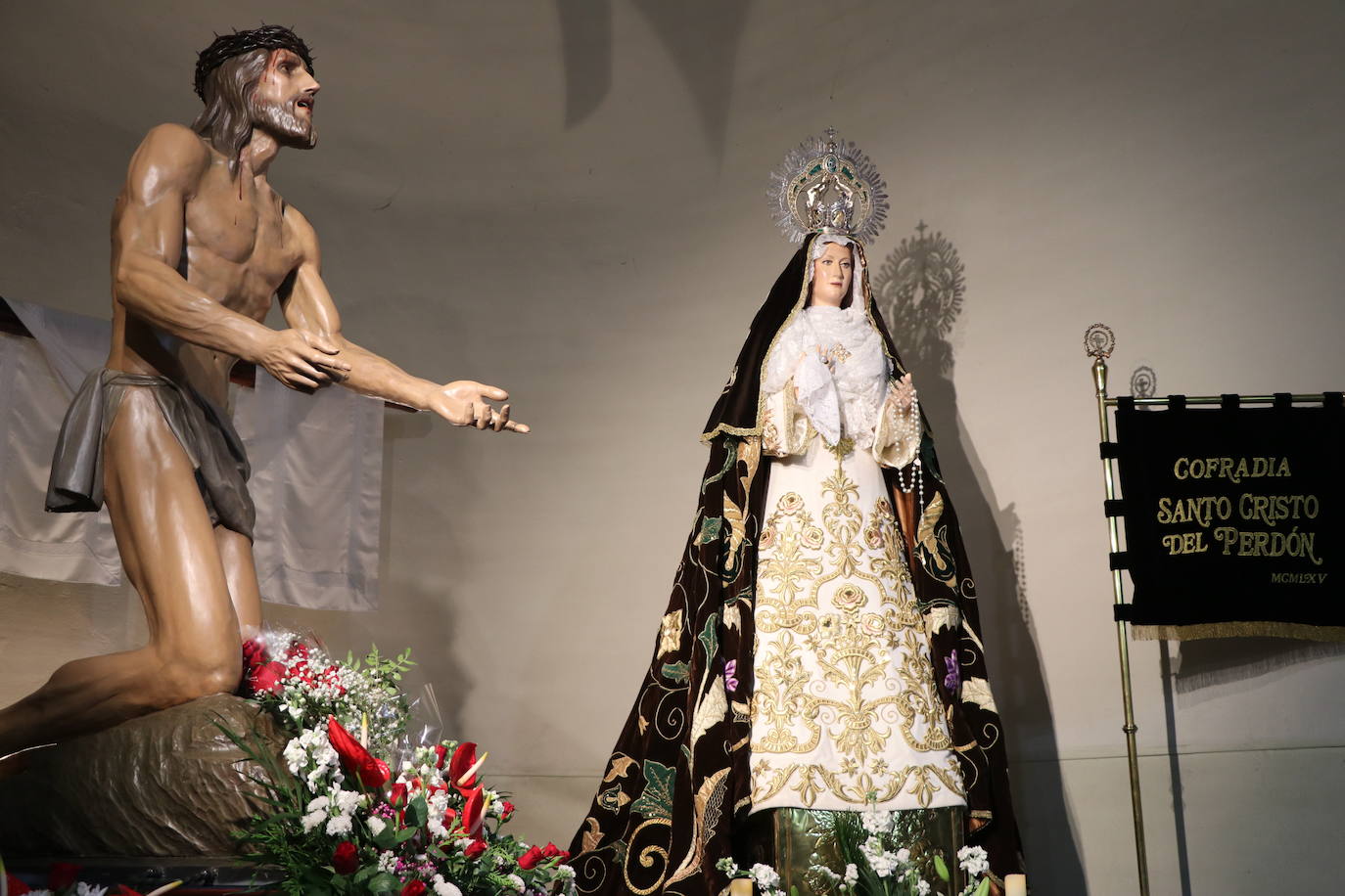 La Cofradía realiza una exposición en la iglesia con todas sus tallas.