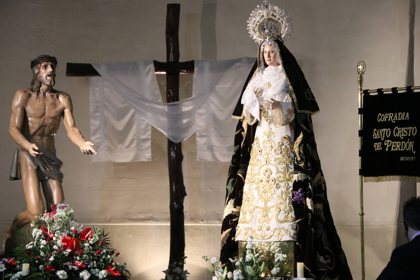 La Cofradía realiza una exposición en la iglesia con todas sus tallas.