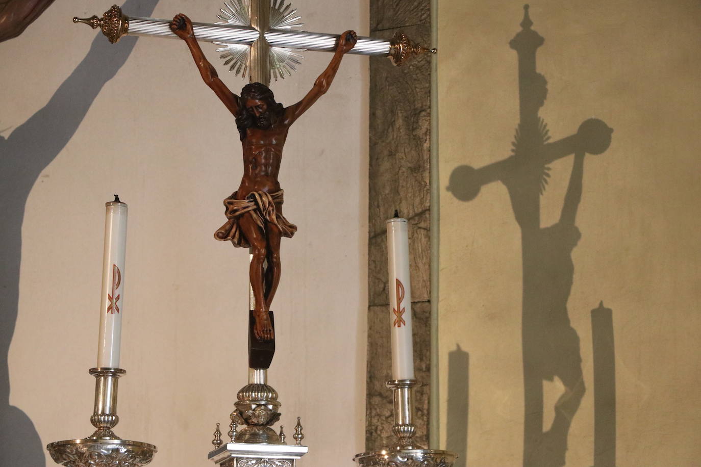 La capilla acoge una pequeña exposición con las tallas que deberían procesionar este Martes Santo.