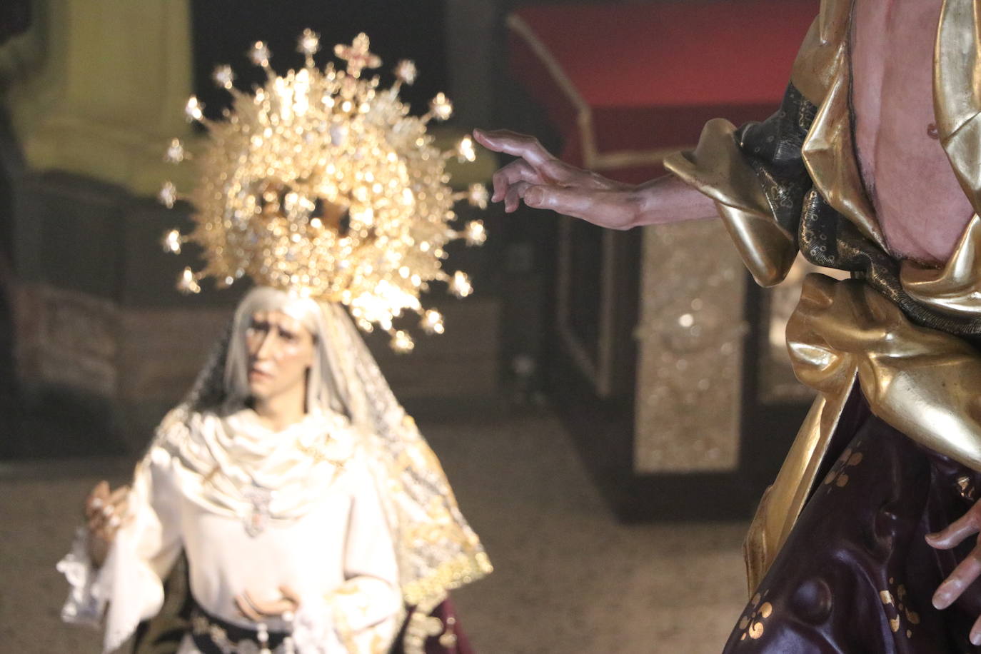 La capilla acoge una pequeña exposición con las tallas que deberían procesionar este Martes Santo.