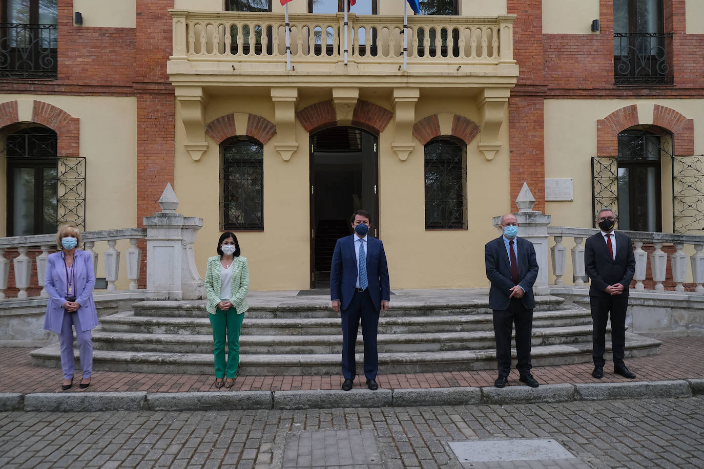 Fotos: El presidente de la Junta se reúne con la ministra de Sanidad