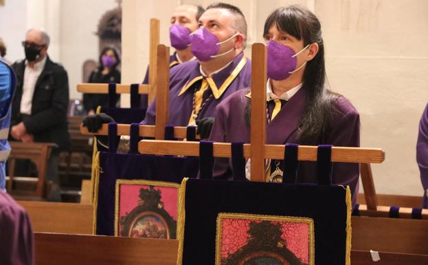 La Cofradía de la Agonía de Nuestro Señor celebra un Vía Crucis.