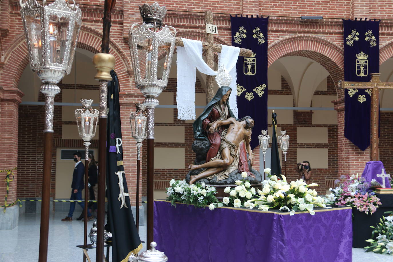 Fotos: Un Santo Entierro diferente pero emotivo