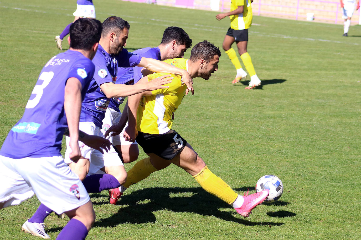 Fotos: Derrota de La Bañeza ante el Bupolsa