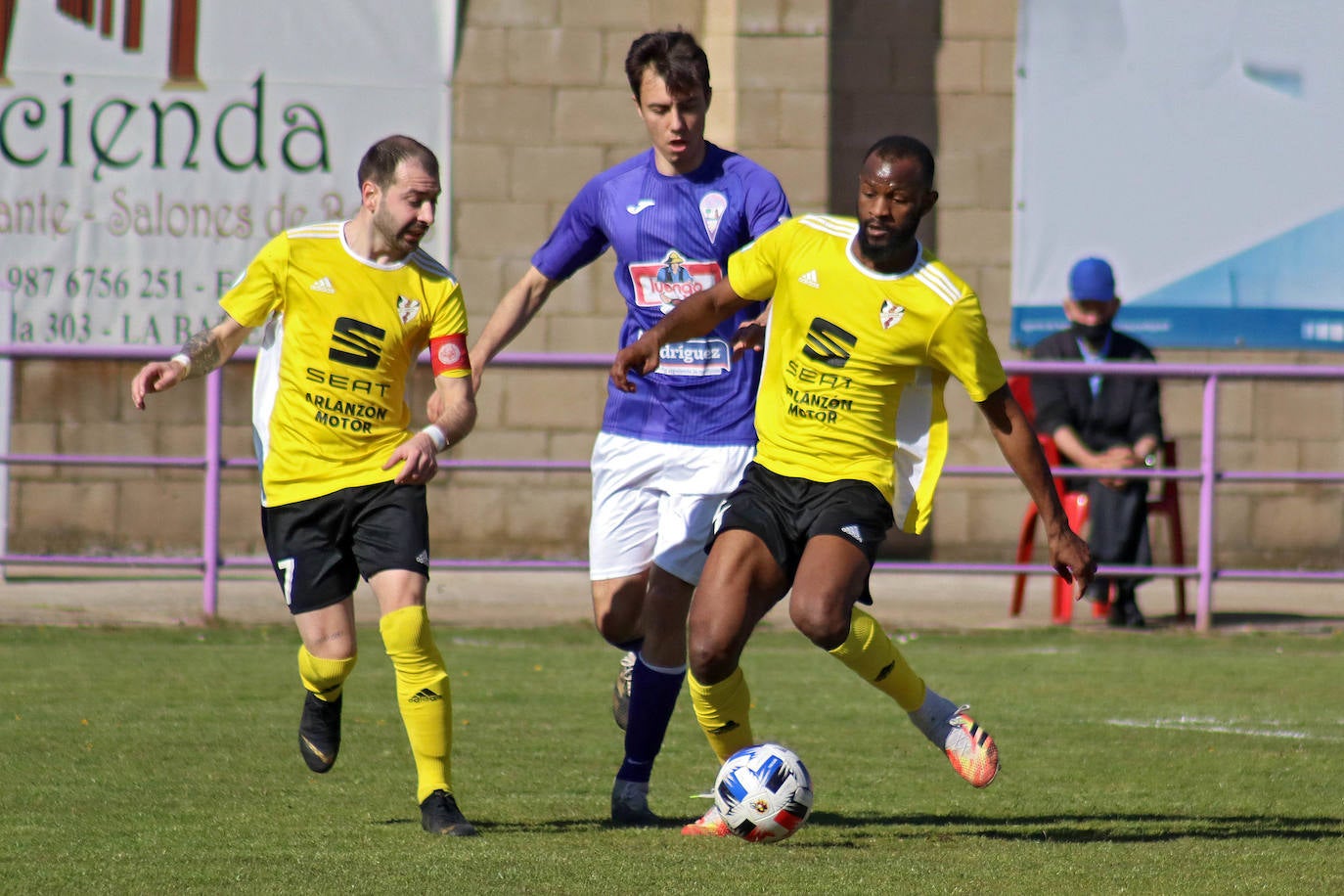 Fotos: Derrota de La Bañeza ante el Bupolsa