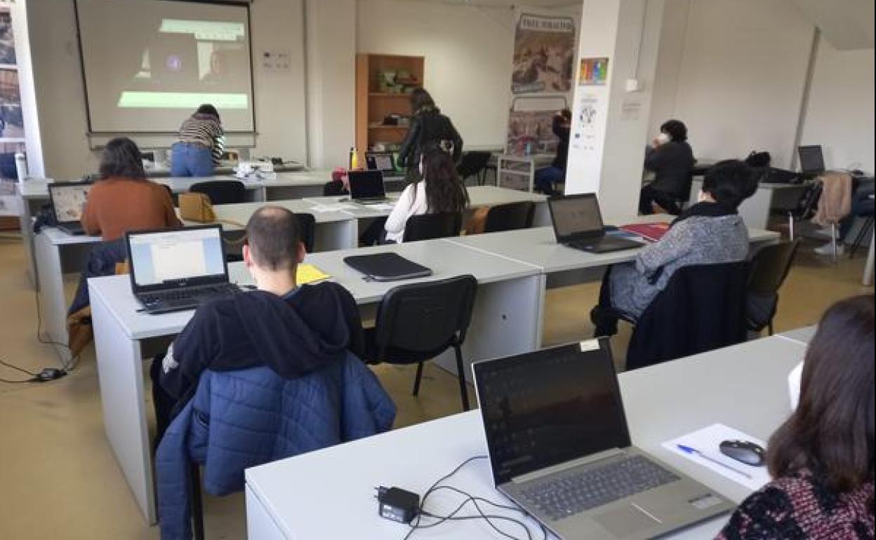 Participantes en la lanzadera de empleo de Ponferrada, gestionada por la Fundación Santa María la Real y financiada íntegramente por el Ayuntamiento.