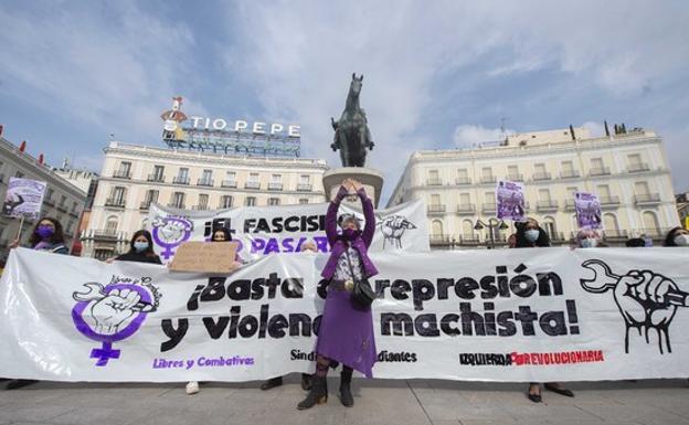 Manifestación del 8M (Día Internacional de la Mujer) en Madrid a 8 de marzo de 2021 