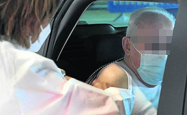 Asturias investiga un caso de trombosis cerebral tras vacunarse