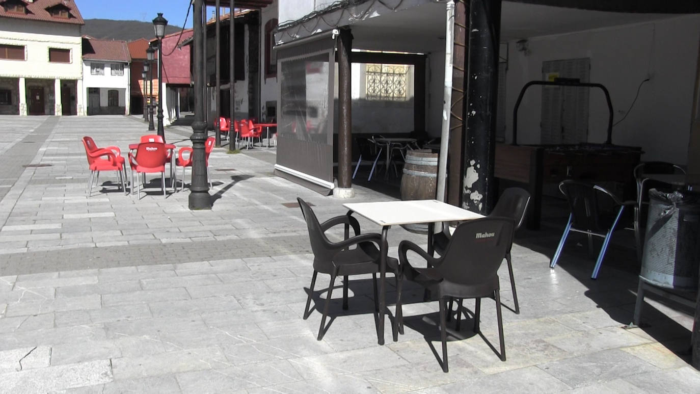 Terraza de un bar de La Pola de Gordón.