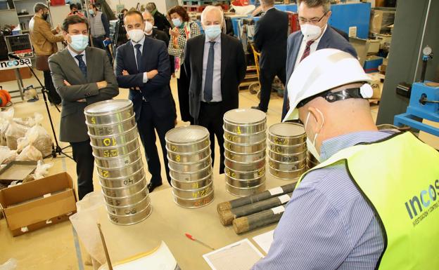 Imagen. Visita de la Junta de Castilla y León a Incosa. 