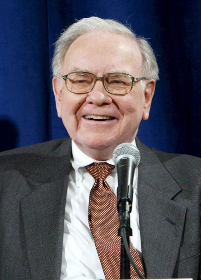 Warren Buffett. El presidente y director ejecutivo de Berkshire Hathaway es considerado uno de los más grandes inversores del mundo. Su fortuna se cifra en 96.000 millones de dólares. 