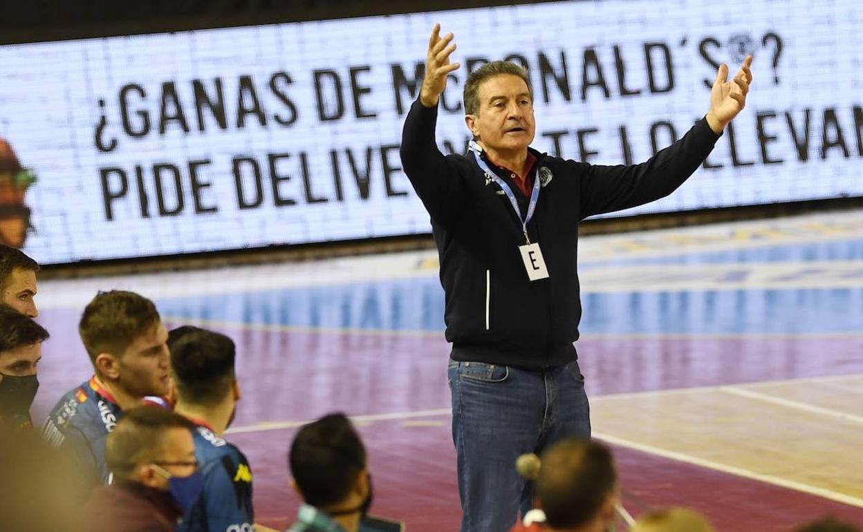 Manolo Cadenas, durante el partido de este miércoles ante Cisne.