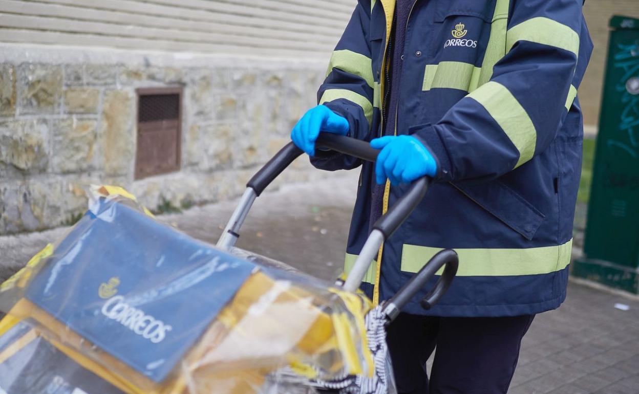 Imagen de un trabajador de Correos.