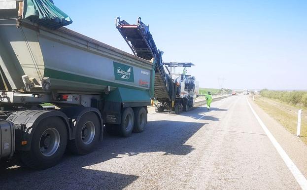 Estado actual de las obras en la calzada de la León-Benavente.