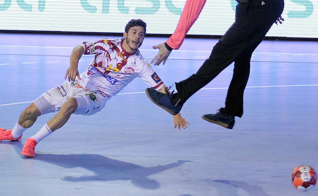 Jaime Fernández durante un partido con el conjunto leonés.