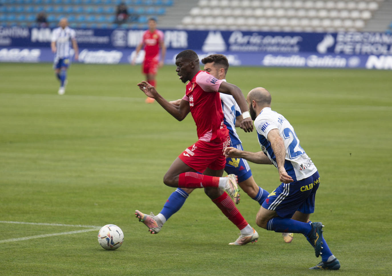 Ambos equipos se enfrentan en una jornada de Segunda División.