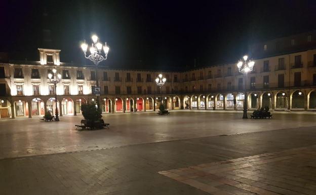 La Policía Local sanciona a un local del barrio Húmedo por permanecer abierto a las 4:00 de la madrugada con clientes en su interior