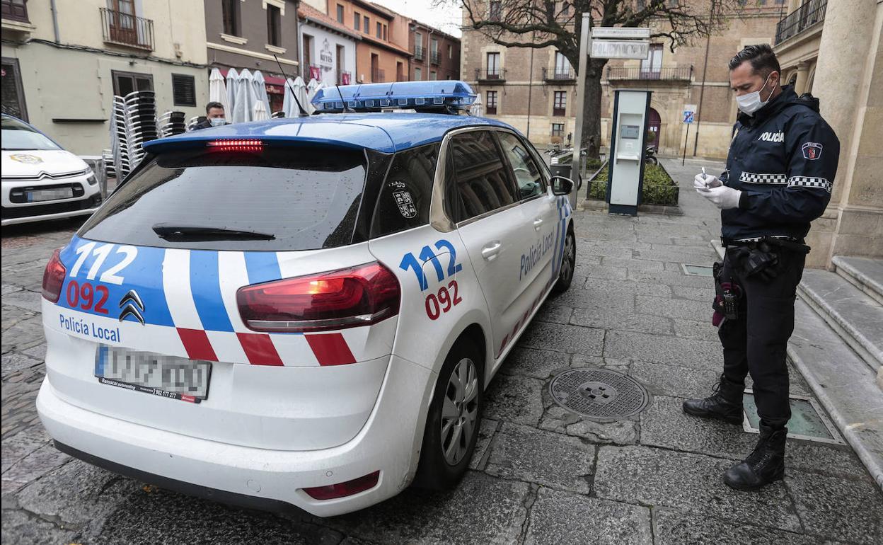 La Policía Local de León tuvo que realizar varias intervenciones de madrugada.