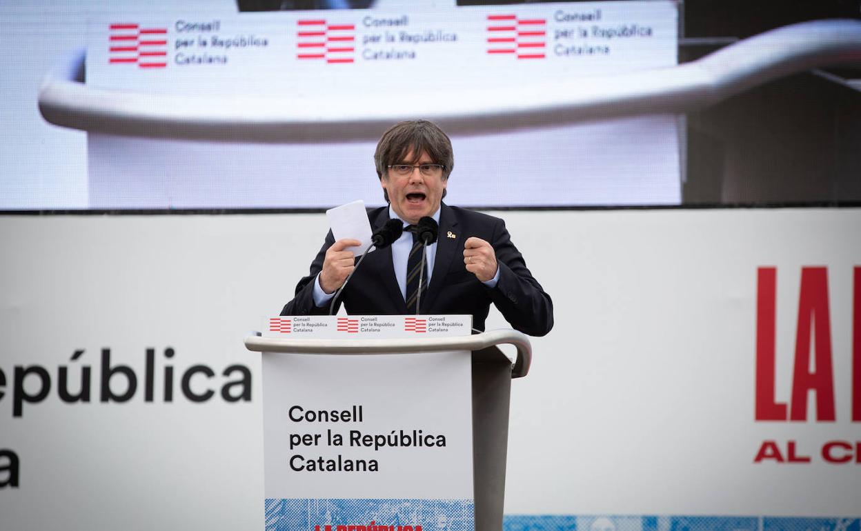 Puigdemont interviene en la concentración soberanista de Perpiñán en febrero de 2020, uno de los últimos actos celebrados por el Consell. 