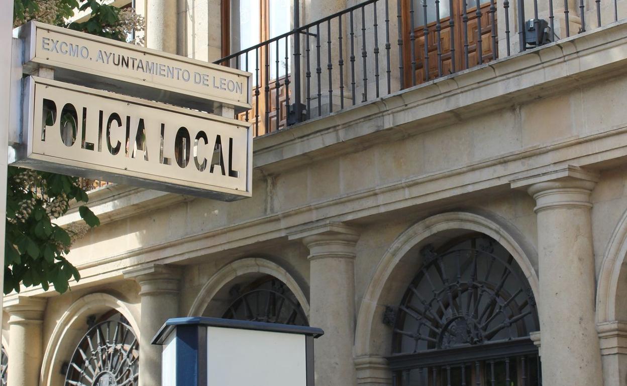 Imagen del cuartel de la Policía Local en el centro de León capital.