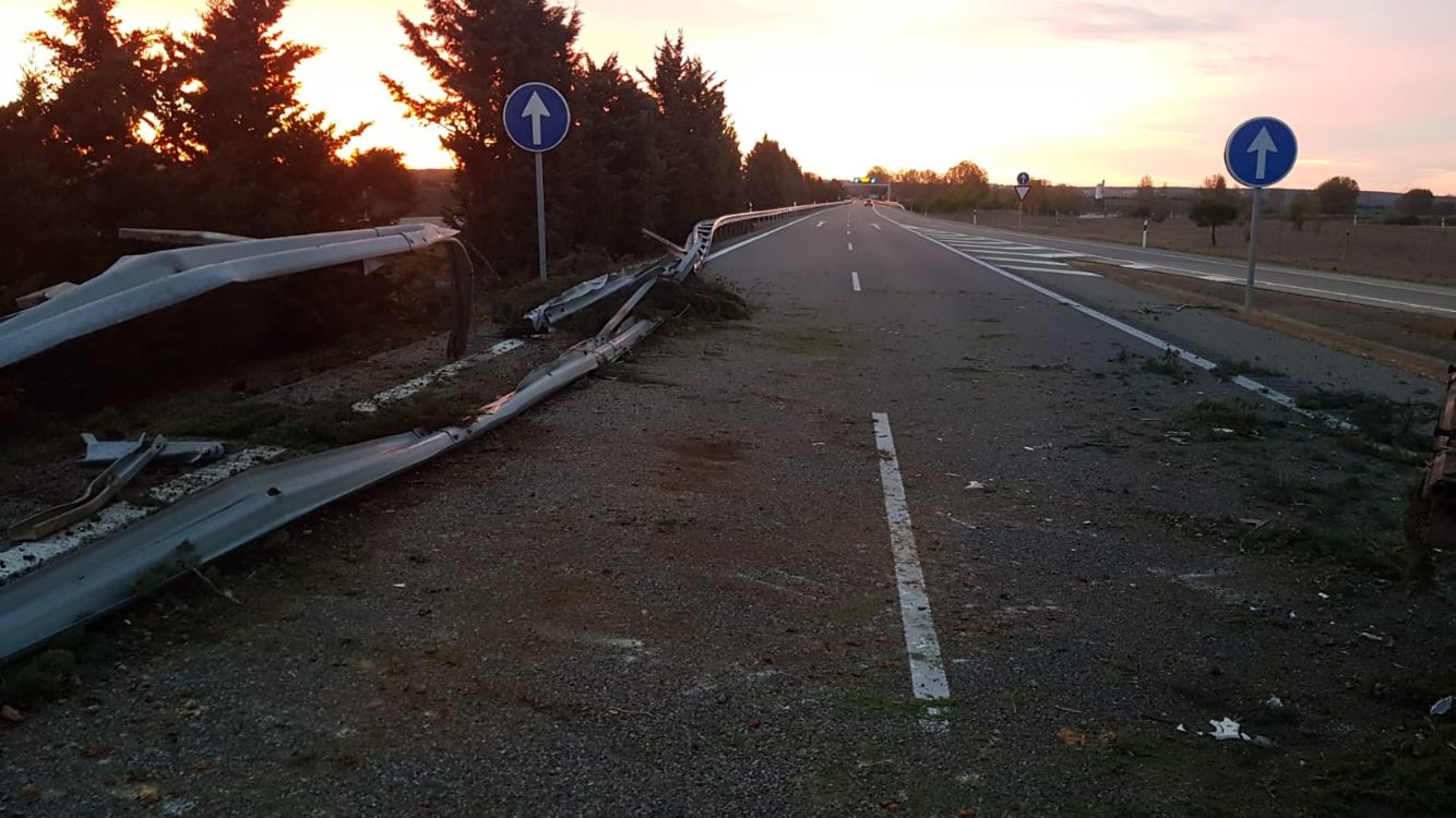 El accidente de un camión corta el carril derecho de la autovía a Burgos a la altura de Calzada de Coto