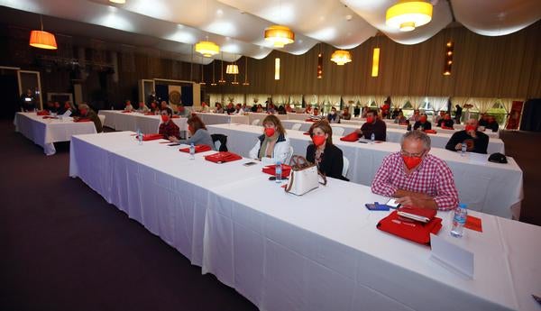 El secretario comarcal de CCOO Bierzo, Ursicino Sánchez, aseguró hoy que los fondos europeos para la transición justa suponen la “última oportunidad” para que la comarca entre en la senda de la reindustrialización. Antes de presentar su candidatura a la reelección en el XII congreso que la unión sindical de la comarca celebra hoy en Carracedelo, Sánchez avanzó que el principal objetivo para los próximos años pasa por recuperar para la comarca su papel de “referencia industrial” en la provincia.