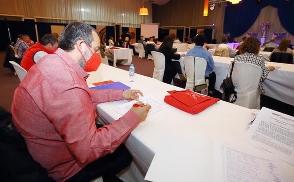 El secretario comarcal de CCOO Bierzo, Ursicino Sánchez, aseguró hoy que los fondos europeos para la transición justa suponen la “última oportunidad” para que la comarca entre en la senda de la reindustrialización. Antes de presentar su candidatura a la reelección en el XII congreso que la unión sindical de la comarca celebra hoy en Carracedelo, Sánchez avanzó que el principal objetivo para los próximos años pasa por recuperar para la comarca su papel de “referencia industrial” en la provincia.