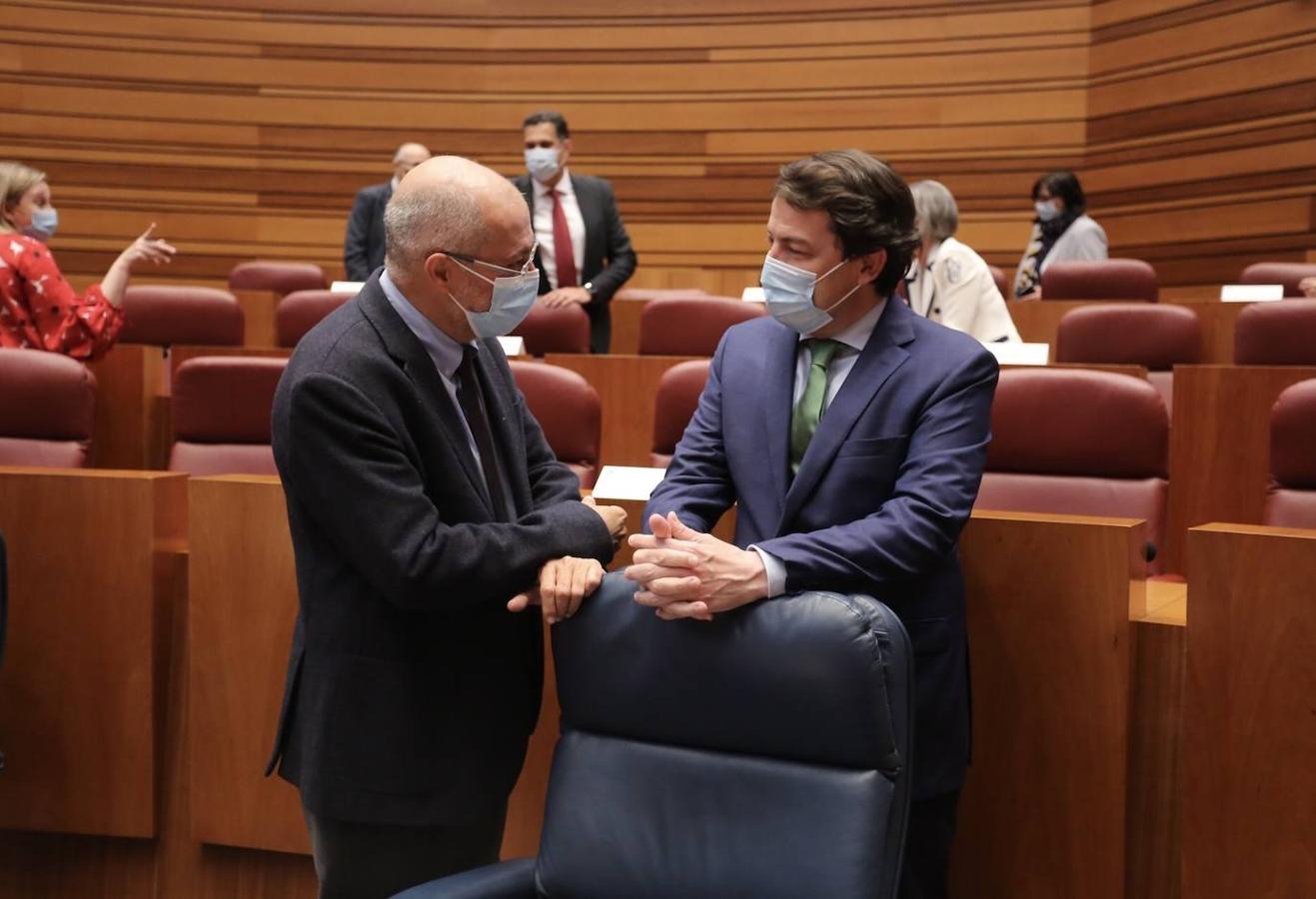 Pleno en las Cortes de Castilla y León que comienza con la sesión de control al presidente y consejeros.