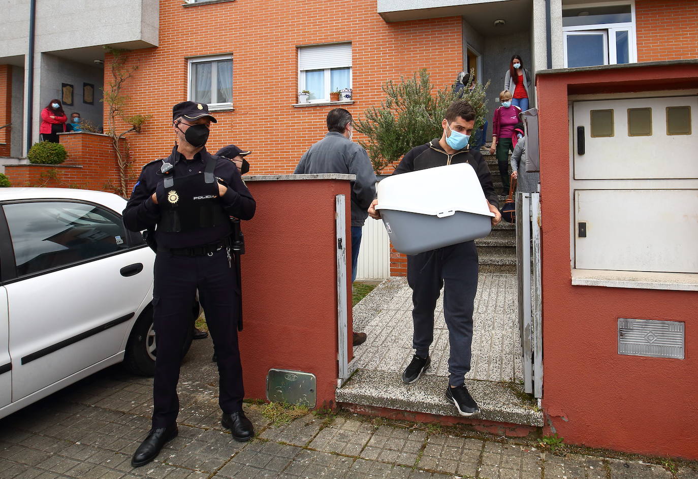 Desahucio en una vivienda del barrio ponferradino de Compostilla (León).