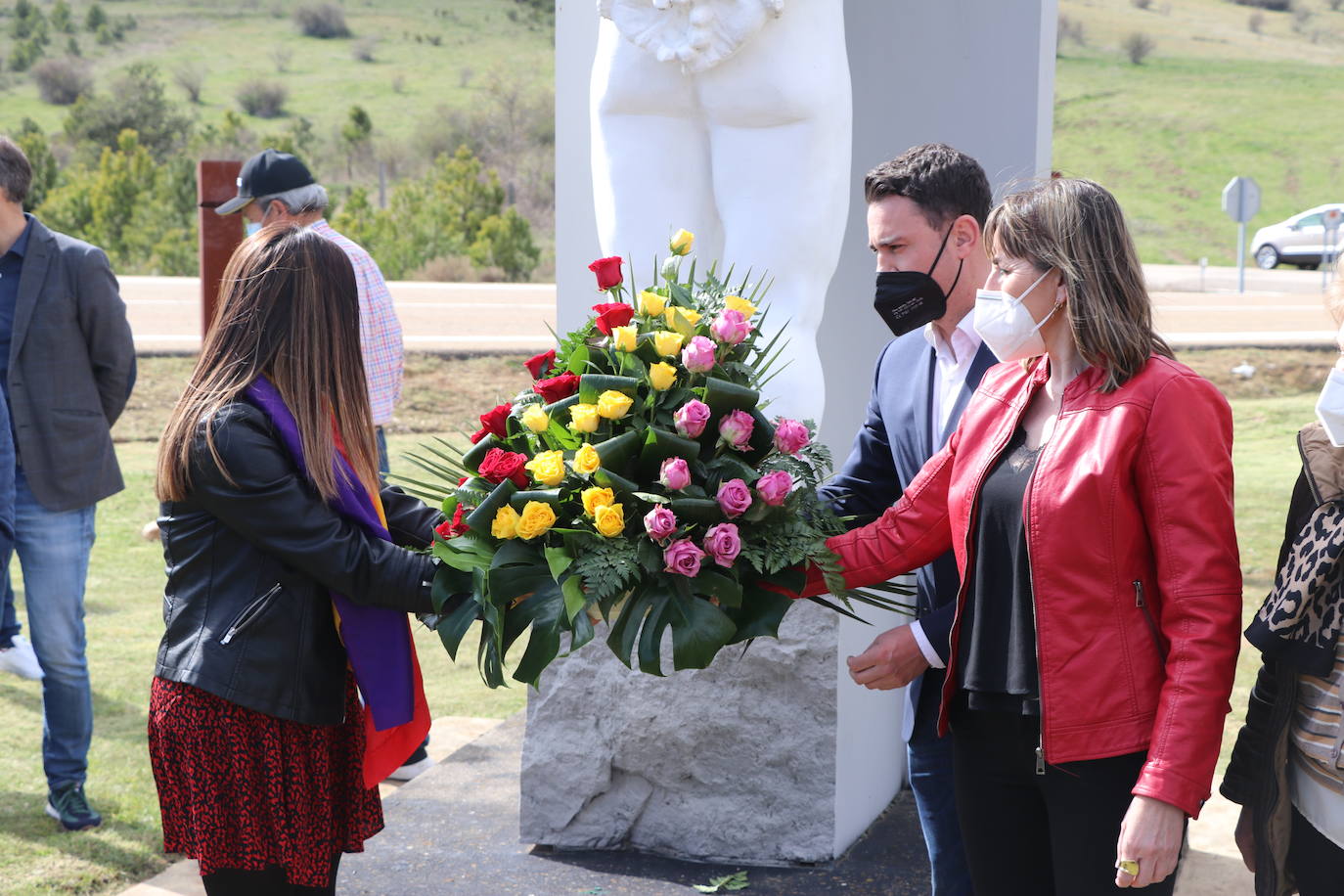 Fotos: Entre flores y poemas, a la II República