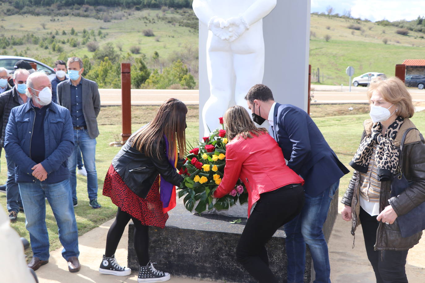 Fotos: Entre flores y poemas, a la II República