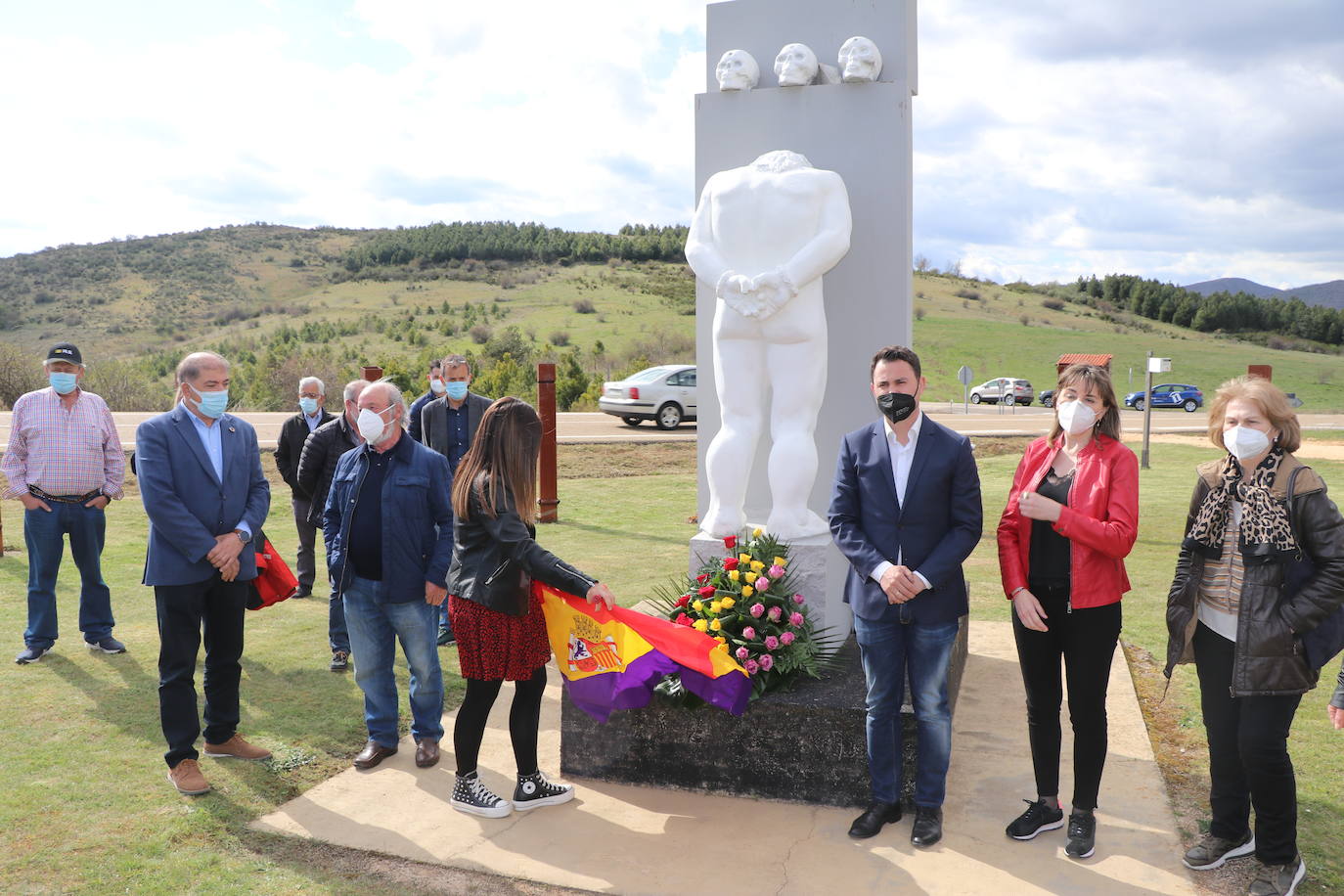 Fotos: Entre flores y poemas, a la II República