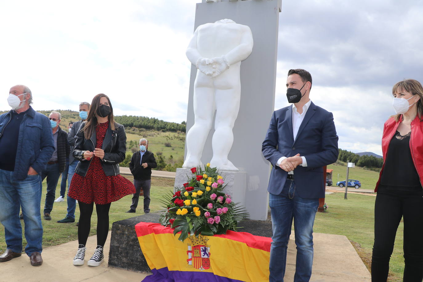 Fotos: Entre flores y poemas, a la II República