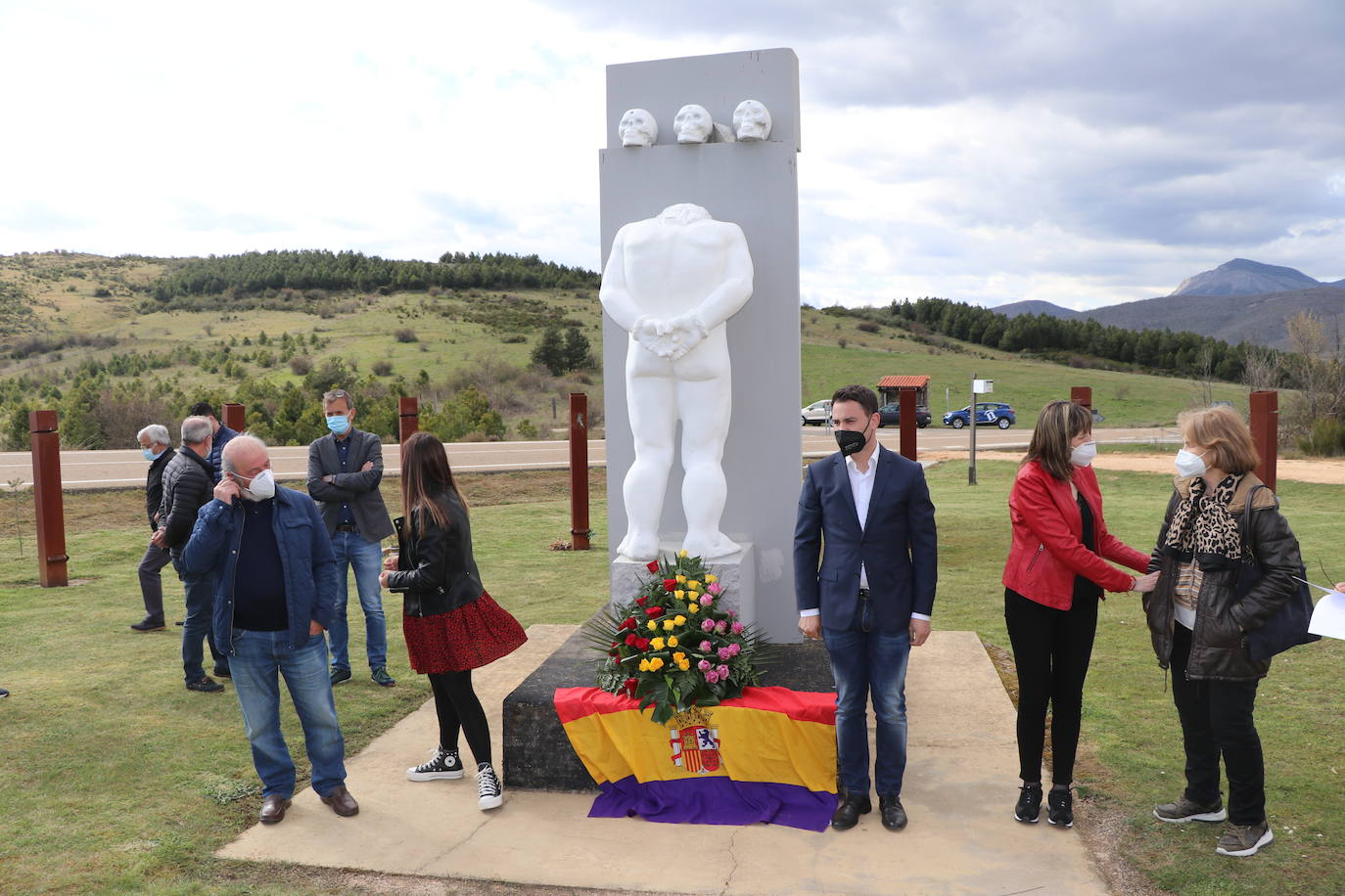 Fotos: Entre flores y poemas, a la II República