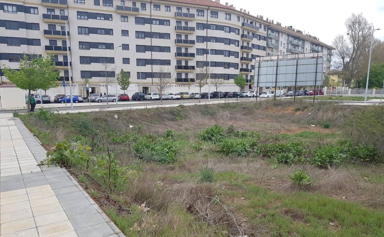 Uno de los solares abandonados en la ciudad.