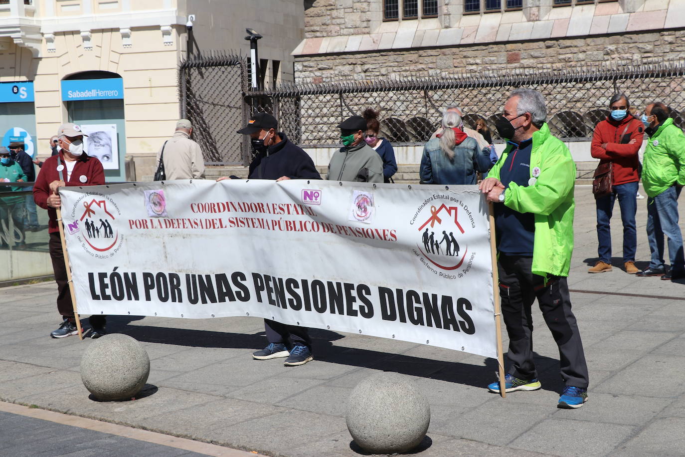 Fotos: En León, «las pensiones se defienden»